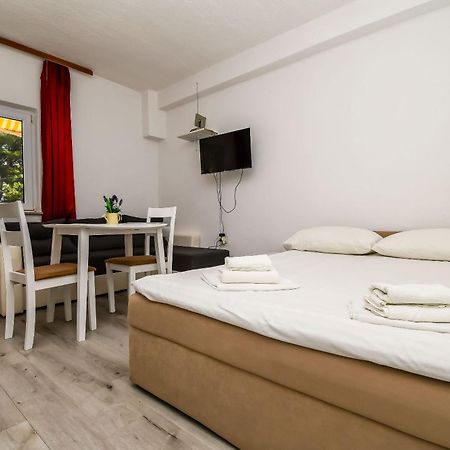 מרינה Apartments Martina מראה חיצוני תמונה