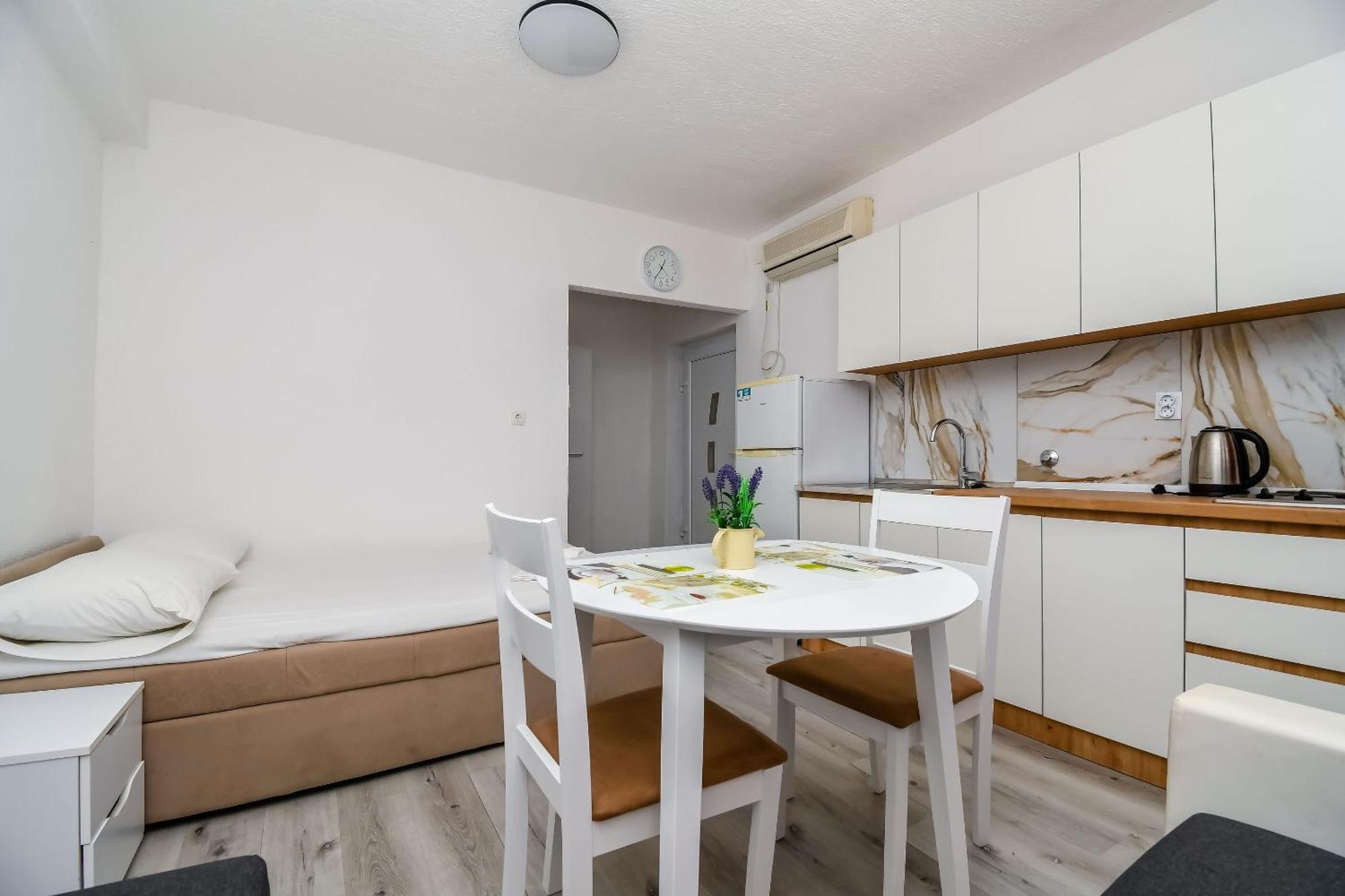 מרינה Apartments Martina מראה חיצוני תמונה